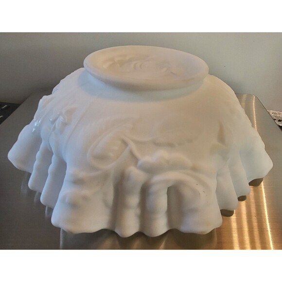 Imperial Milk Glass American Beauty Open Rose c1960s Bowl USA 9"diameter - Picture 6 of 6